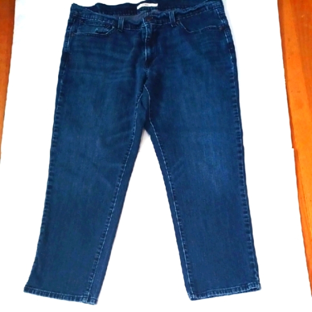 Levi’s Women’s Boyfriend Jeans Size 32. Dark Wash. L.25".R.9"